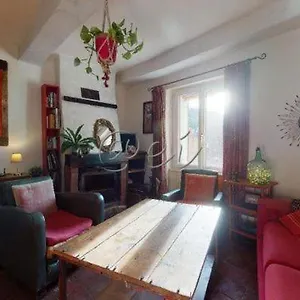  Hébergement de vacances Jolie maison de village en Provence Verte